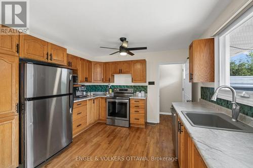 1056 Hindley Street, Ottawa, ON - Indoor Photo Showing Kitchen With Stainless Steel Kitchen