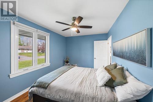 1056 Hindley Street, Ottawa, ON - Indoor Photo Showing Bedroom