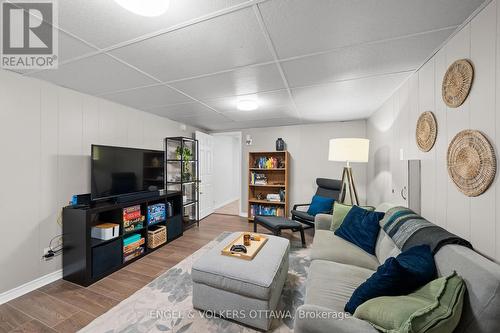 1056 Hindley Street, Ottawa, ON - Indoor Photo Showing Living Room