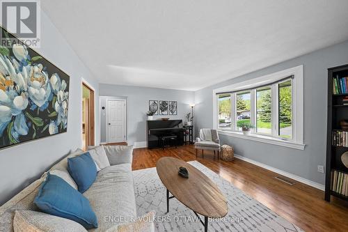 Bright living room with hardwood flooring - 1056 Hindley Street, Ottawa, ON - Indoor Photo Showing Living Room
