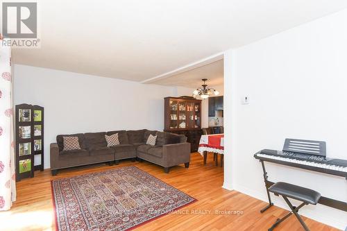 3194 Stockton Drive, Ottawa, ON - Indoor Photo Showing Living Room