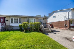 593 Gibb Street Oshawa, ON L1J 1Z6