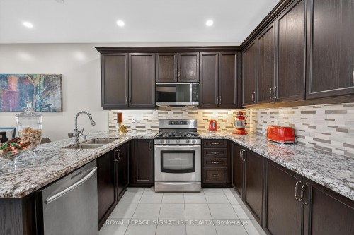 44 Keith-Wright Crescent, Ajax, ON - Indoor Photo Showing Kitchen With Double Sink With Upgraded Kitchen