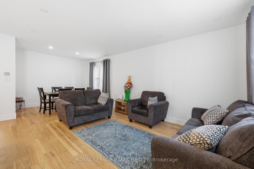 129 Jackson Street W, Hamilton, ON - Indoor Photo Showing Living Room