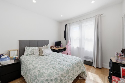 129 Jackson Street W, Hamilton, ON - Indoor Photo Showing Bedroom