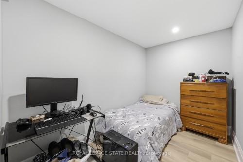 129 Jackson Street W, Hamilton, ON - Indoor Photo Showing Bedroom