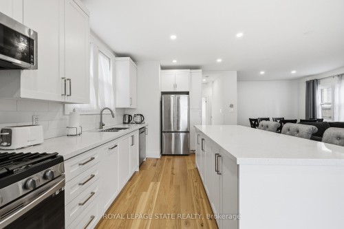 129 Jackson Street W, Hamilton, ON - Indoor Photo Showing Kitchen With Stainless Steel Kitchen With Upgraded Kitchen