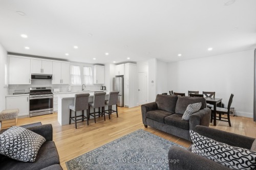 129 Jackson Street W, Hamilton, ON - Indoor Photo Showing Living Room