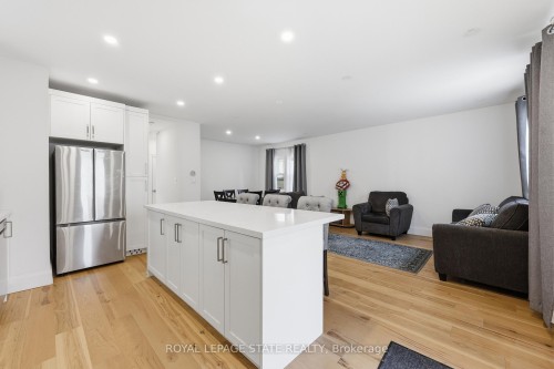 129 Jackson Street W, Hamilton, ON - Indoor Photo Showing Kitchen