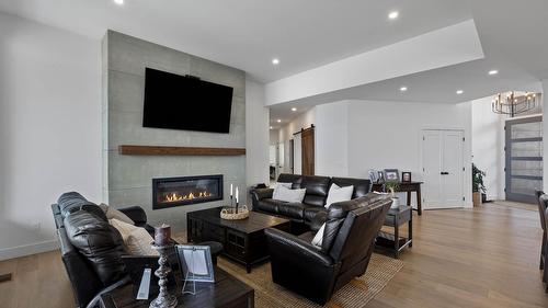 2300 Saddleback Drive, Kamloops, BC - Indoor Photo Showing Living Room With Fireplace