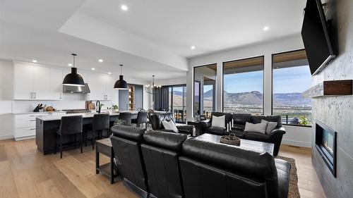 2300 Saddleback Drive, Kamloops, BC - Indoor