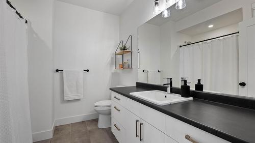 2300 Saddleback Drive, Kamloops, BC - Indoor Photo Showing Bathroom