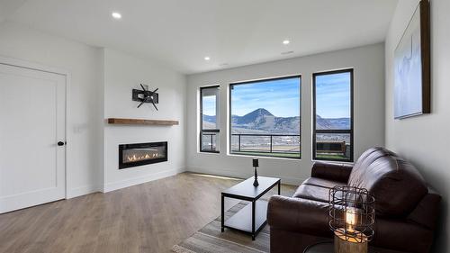 2300 Saddleback Drive, Kamloops, BC - Indoor Photo Showing Living Room With Fireplace