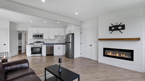 2300 Saddleback Drive, Kamloops, BC - Indoor Photo Showing Living Room With Fireplace