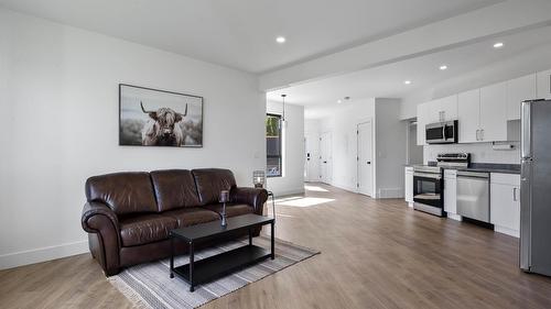 2300 Saddleback Drive, Kamloops, BC - Indoor