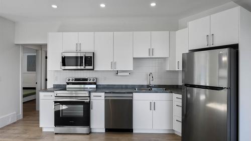 2300 Saddleback Drive, Kamloops, BC - Indoor Photo Showing Kitchen With Double Sink With Upgraded Kitchen