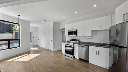 2300 Saddleback Drive, Kamloops, BC - Indoor Photo Showing Kitchen With Double Sink With Upgraded Kitchen