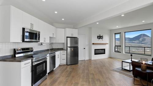 2300 Saddleback Drive, Kamloops, BC - Indoor Photo Showing Kitchen