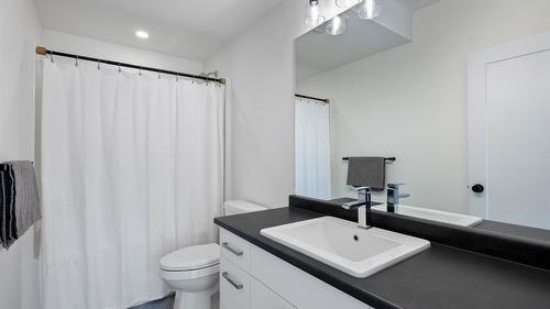 2300 Saddleback Drive, Kamloops, BC - Indoor Photo Showing Bathroom