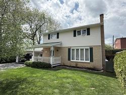 111 Elizabeth ST Woodstock, NB E7M 1P8