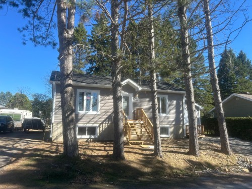 Front of Structure - 305 Rue St-Roch, Saint-Donat, QC - Outdoor