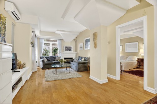 Salon - 201-828 Av. Querbes, Montréal (Outremont), QC - Indoor Photo Showing Other Room