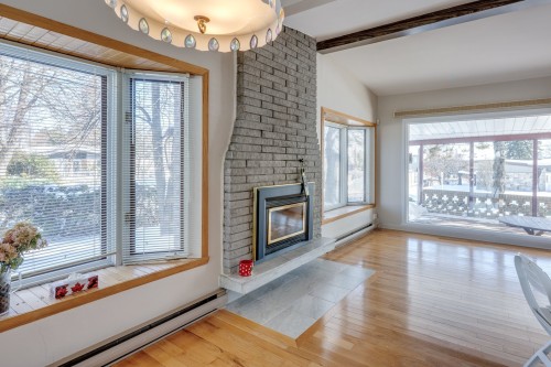 Salle à manger - 560 Rue Hocquart, Laval (Duvernay), QC - Indoor Photo Showing Living Room With Fireplace
