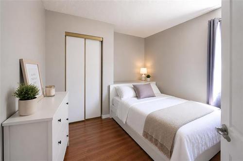 1056 Kildare Ave, Winnipeg, MB 