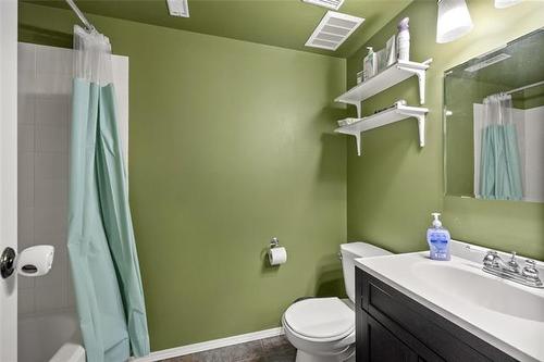 1056 Kildare Ave, Winnipeg, MB 