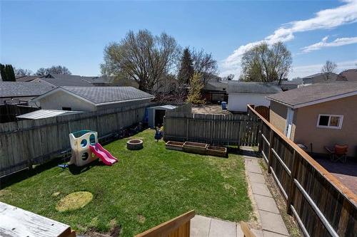 1056 Kildare Ave, Winnipeg, MB 