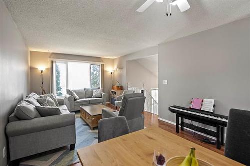 1056 Kildare Ave, Winnipeg, MB 