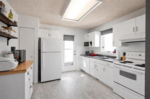 1056 Kildare Ave, Winnipeg, MB 