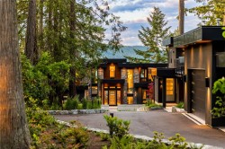 848 Lands End Rd North Saanich, BC V8L 5L3