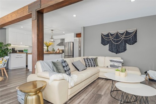 734 Birch St, Campbell River, BC - Indoor Photo Showing Living Room