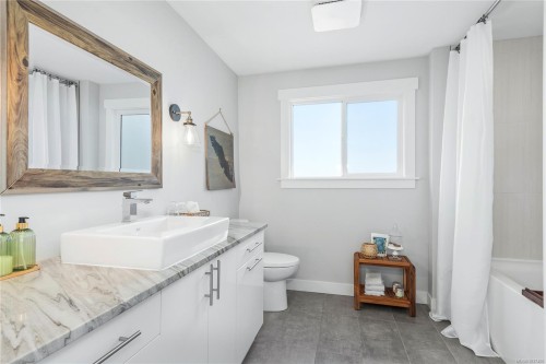 734 Birch St, Campbell River, BC - Indoor Photo Showing Bathroom