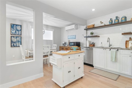 734 Birch St, Campbell River, BC - Indoor Photo Showing Kitchen With Upgraded Kitchen
