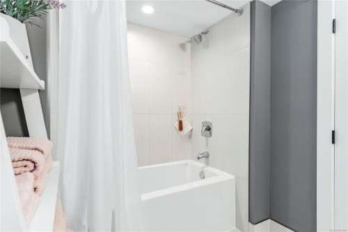 734 Birch St, Campbell River, BC - Indoor Photo Showing Bathroom