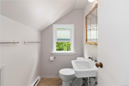 1541 Mcrae Ave, Saanich, BC 