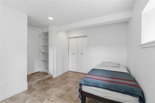 1541 Mcrae Ave, Saanich, BC 