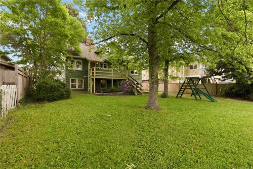 1541 Mcrae Ave, Saanich, BC 
