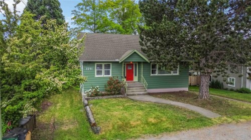 1541 Mcrae Ave, Saanich, BC 