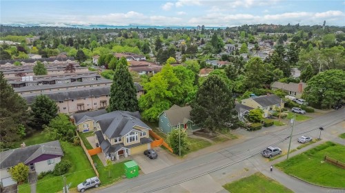 1541 Mcrae Ave, Saanich, BC 