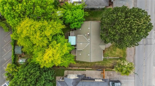 1541 Mcrae Ave, Saanich, BC 
