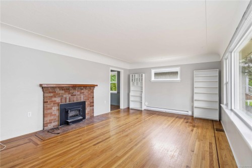1541 Mcrae Ave, Saanich, BC 