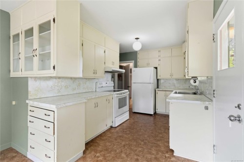 1541 Mcrae Ave, Saanich, BC 