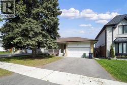 22 HAMPTONBROOK Drive Toronto, ON M9P 1A1
