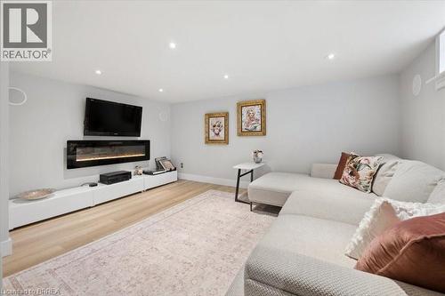 256 Bowman Street, Waterloo, ON - Indoor Photo Showing Living Room