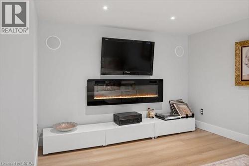 256 Bowman Street, Waterloo, ON - Indoor Photo Showing Living Room With Fireplace