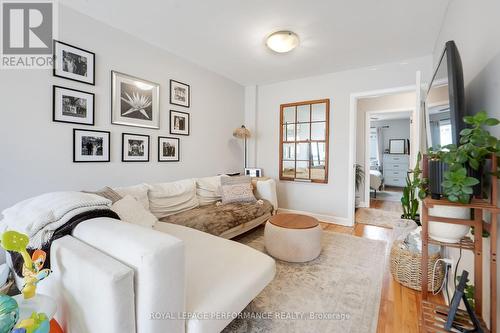 1503 Gilles Street, Ottawa, ON - Indoor Photo Showing Living Room