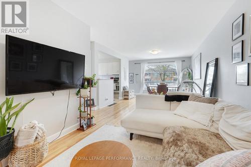 1503 Gilles Street, Ottawa, ON - Indoor Photo Showing Living Room